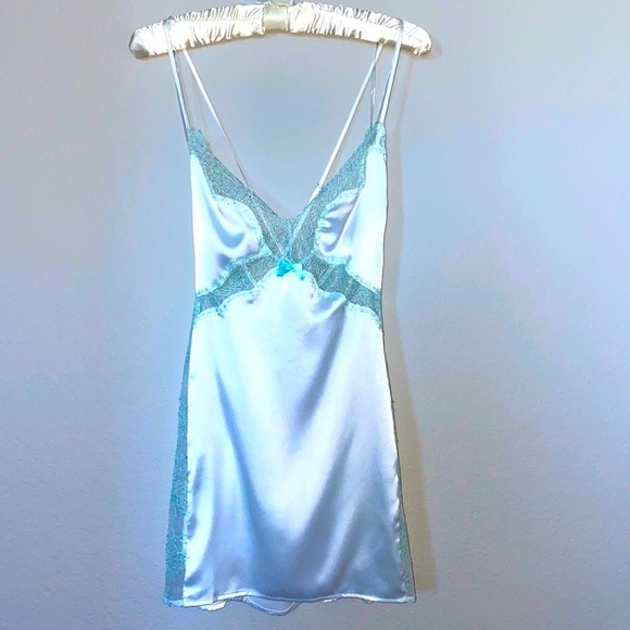 Rare VS Very Sexy Satin & Lace Slip Small Chantilly Lace Silky Soft White Mint - Picture 1 of 7